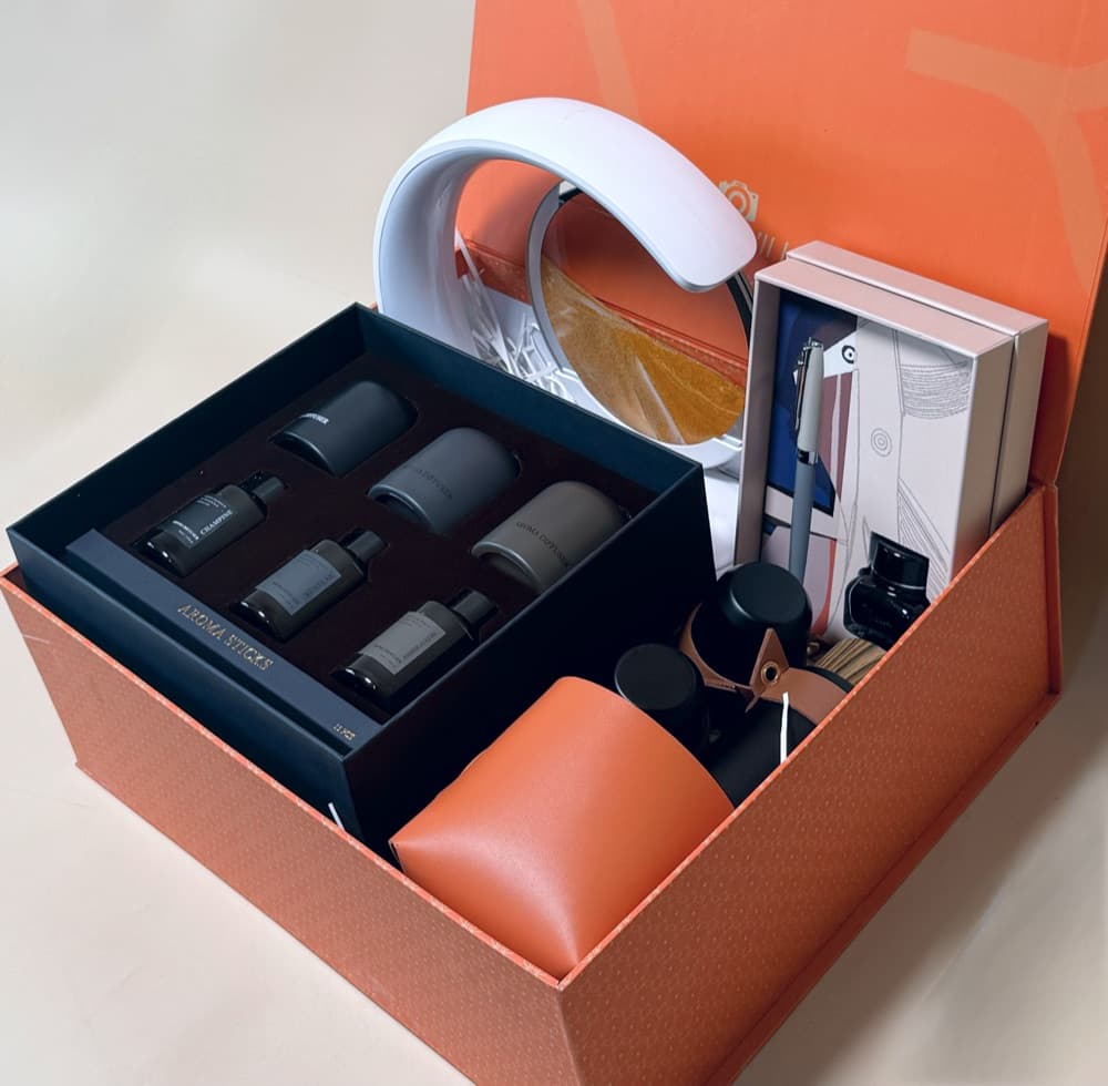 A corporate gift box in Zari packaging